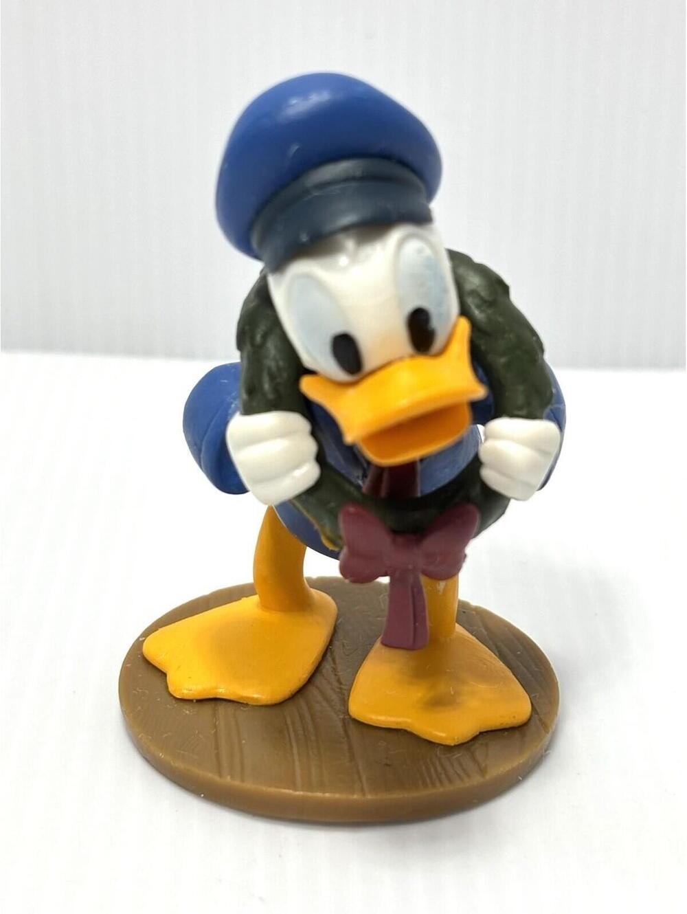 Disney Donald Duck Figure Christmas Wreath Holiday Present Gift Toy Miniature